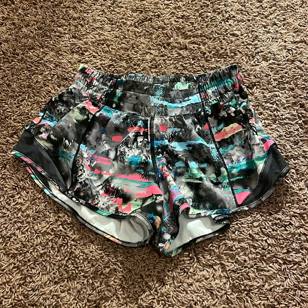 Lululemon Hotty Hot Low Rise 2.5 Shorts